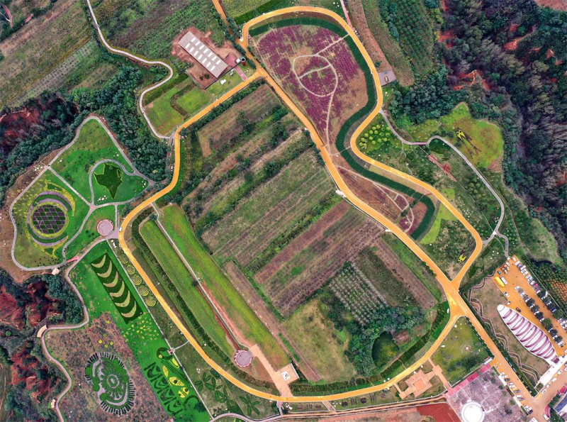 Il 17 ottobre è stato aperto il parco nazionale del sito archeologico del villaggio di Yangshao, che si trova nella contea di Mianchi, nella città di Sanmenxia, nella provincia centrale cinese di Henan, dove la cultura Yangshao è stata scoperta e nominata. E’ stato dichiarato come primo gruppo di unità di protezione delle reliquie culturali nazionali prinicipali dal Consiglio di Stato cinese nel 1961.